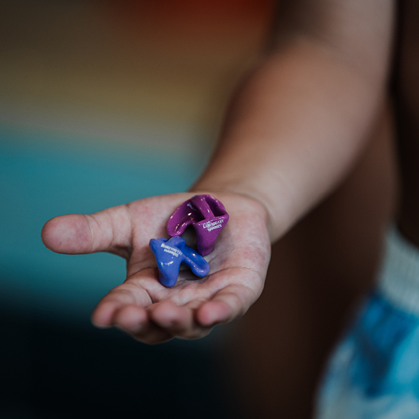 hear-nordic-splash-in-hand